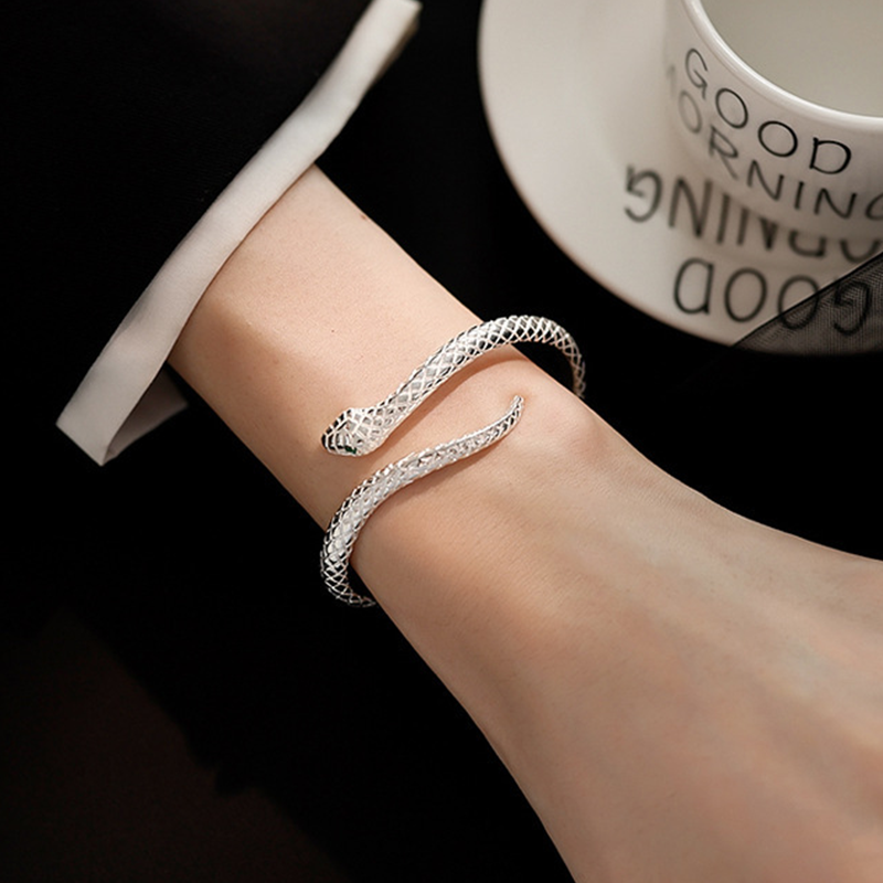 🎉 ¡TIEMPO LIMITADO 50% OFF! 🐍 Pulsera Brazalete Vintage de Serpiente – Brazalete Abierto Ajustable con Detalles de Escamas Texturizadas y Ojos Verdes ✨