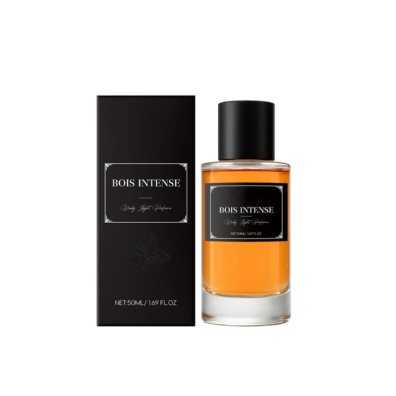 Perfume fresco con una nota amaderada de menta.