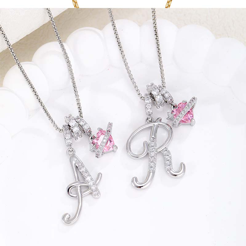 Collar con Dijes de Letra Inicial y Corazón Rosa