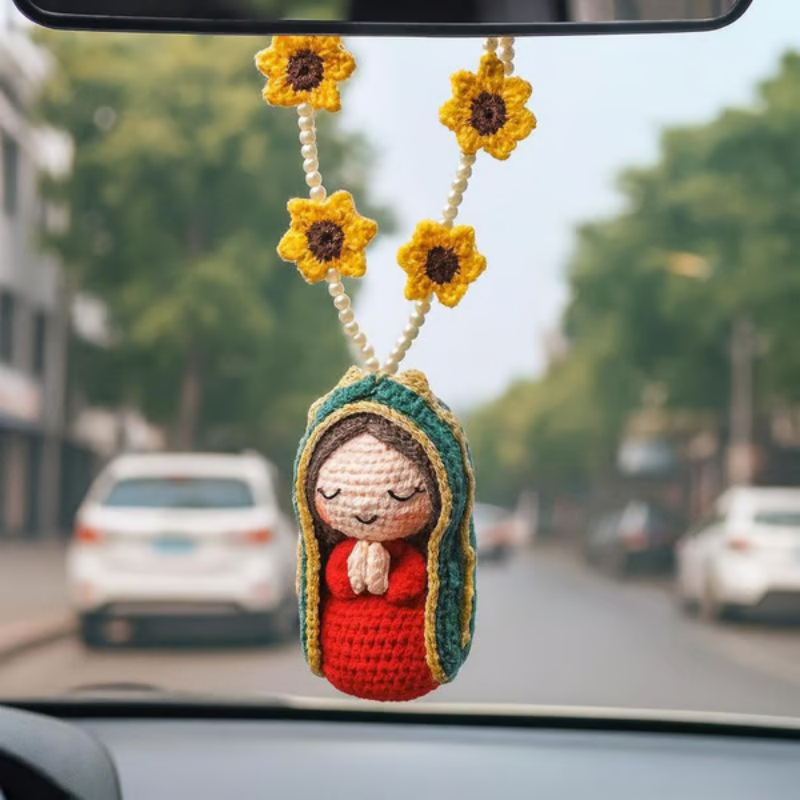⏳🔥¡50 % DE DESCUENTO POR TIEMPO LIMITADO! ⏰ 🙏 Adorno colgante de Virgen María tejido a mano – punto a punto, hecho con amor. Perfecto para el espejo de tu auto o el hogar – un poco de paz para llevar contigo a todas partes. ✨