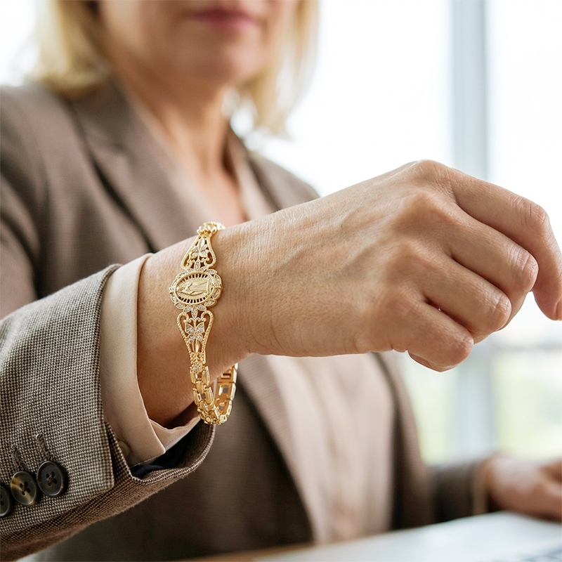 🌼 ¡OFERTA POR TIEMPO LIMITADO 54% DE DESCUENTO! ✨ Pulsera Elegante de Flor Hueca con la Virgen María – Diseño de Filigrana, Cobre Chapado en Oro 🕊️