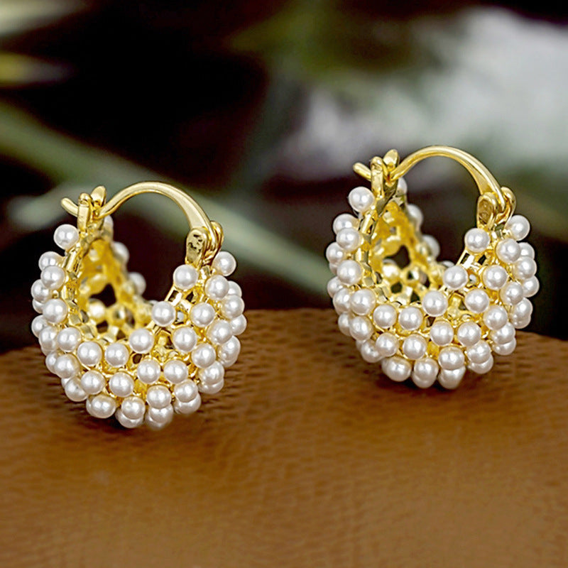 💍Especial Día de las Madres✨ Aretes de Argolla con Perlas de Imitación en Tejido Tipo Canasta – Tono Dorado, Elegancia Clásica 🪀