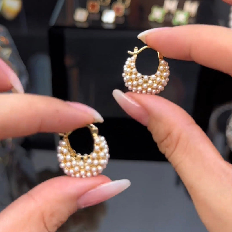 💍Especial Día de las Madres✨ Aretes de Argolla con Perlas de Imitación en Tejido Tipo Canasta – Tono Dorado, Elegancia Clásica 🪀