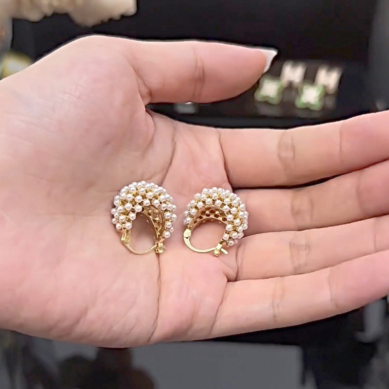 💍Especial Día de las Madres✨ Aretes de Argolla con Perlas de Imitación en Tejido Tipo Canasta – Tono Dorado, Elegancia Clásica 🪀