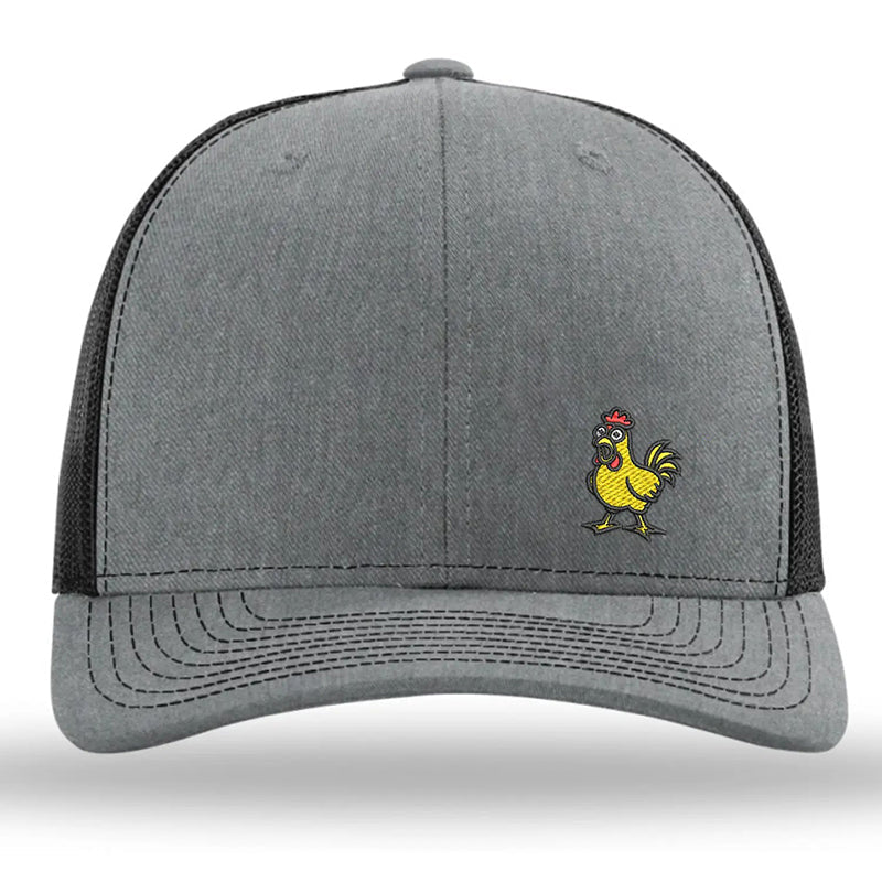 Gorra snapback bordada con un pollo gracioso