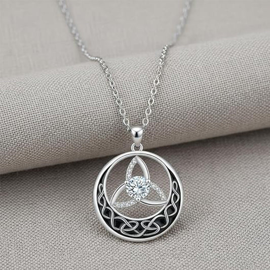 ✨ ¡50% OFF AHORA! 💍 Collar Vintage con Nudo Celta – Plata 925 y Brillante CZ – Símbolo Eterno del Amor 🎁