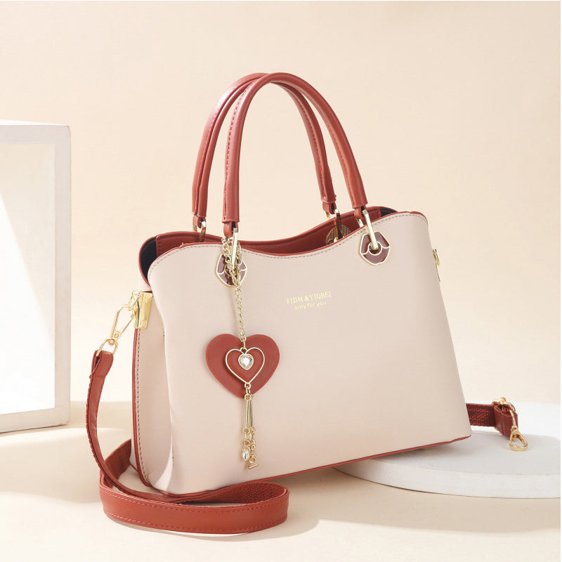 Elegante bolso tote para mujer con dije de corazón brillante