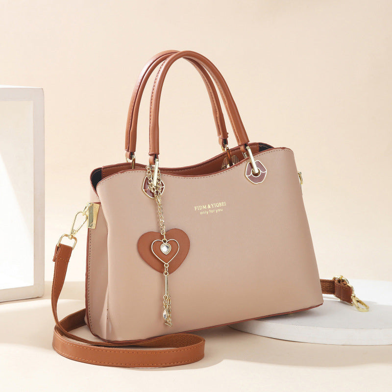 Elegante bolso tote para mujer con dije de corazón brillante