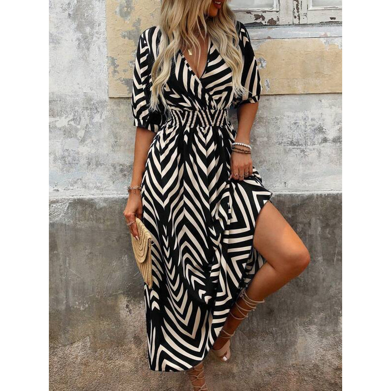 🌺 2026 Sale — Over 46,000 Sold!✨ Chevron Print V-Neck Midi Dress