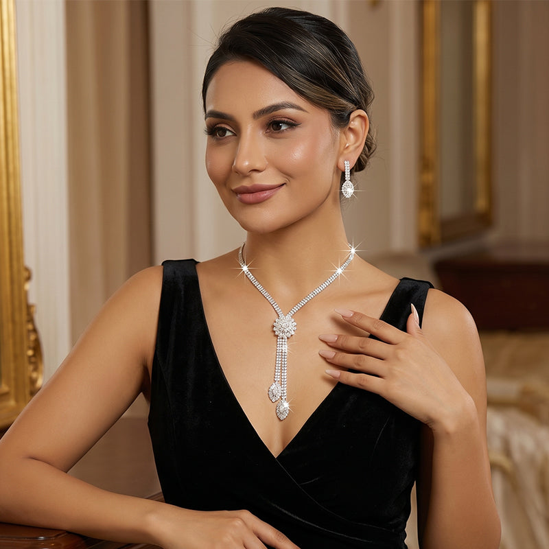 📢📢 ¡50% DE DESCUENTO! ⏰ Conjunto de collar y pendientes de flor de circonita para mujer