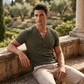 Camiseta de Hombre con Cuello en V, Rayas Bicolor y Textura Primaveral 👕 Rayas Atrevidas, V Profunda – Corte Atlético Moderno para Entrenamiento y Más ✨