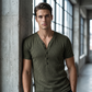 Camiseta de Hombre con Cuello en V, Rayas Bicolor y Textura Primaveral 👕 Rayas Atrevidas, V Profunda – Corte Atlético Moderno para Entrenamiento y Más ✨