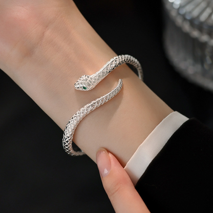 🎉 ¡TIEMPO LIMITADO 50% OFF! 🐍 Pulsera Brazalete Vintage de Serpiente – Brazalete Abierto Ajustable con Detalles de Escamas Texturizadas y Ojos Verdes ✨