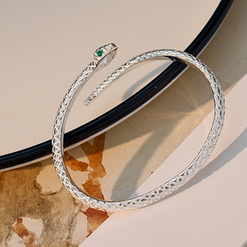 🎉 ¡TIEMPO LIMITADO 50% OFF! 🐍 Pulsera Brazalete Vintage de Serpiente – Brazalete Abierto Ajustable con Detalles de Escamas Texturizadas y Ojos Verdes ✨