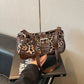 🐆 ¡TIEMPO LIMITADO 50% DE DESCUENTO! 🤎 Bolso de Hombro con Estampado de Leopardo Retro para Mujer – Bolso Cruzado Vintage con Detalles de Remaches ✨