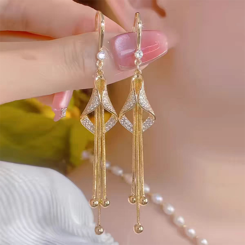 Aretes de Gancho con Borlas Geométricas Elegantes