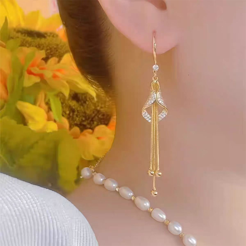Aretes de Gancho con Borlas Geométricas Elegantes