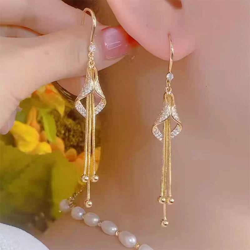 Aretes de Gancho con Borlas Geométricas Elegantes