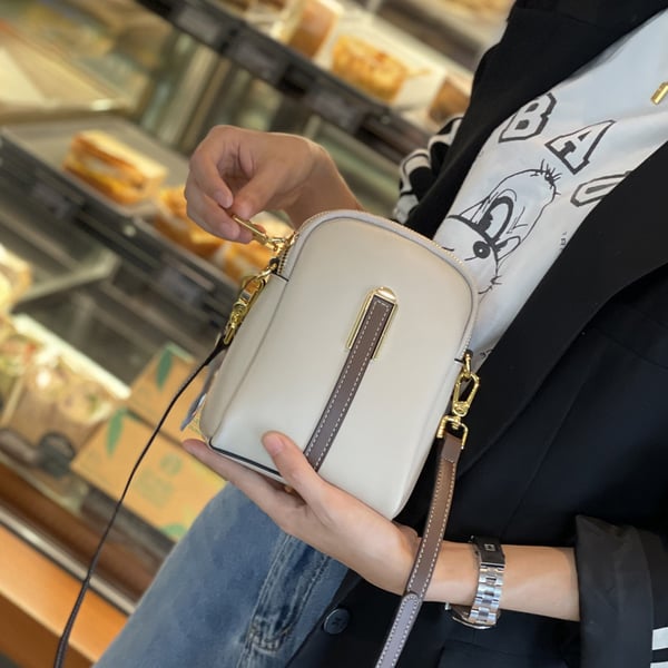 Minibolso cruzado ligero con espacio para el móvil