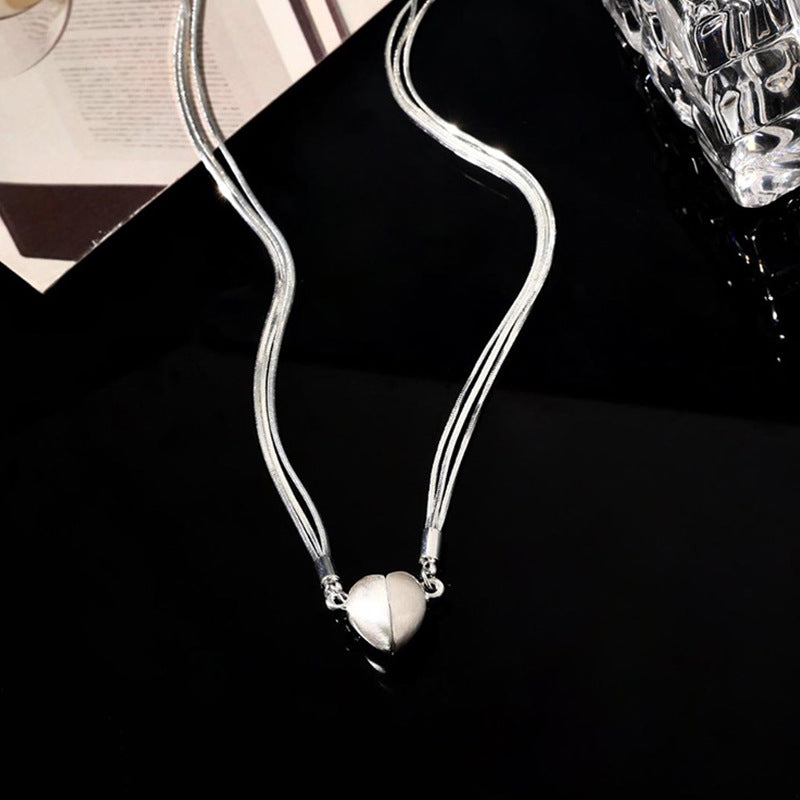 Atractivo Collar Colgante con Imán del Amor
