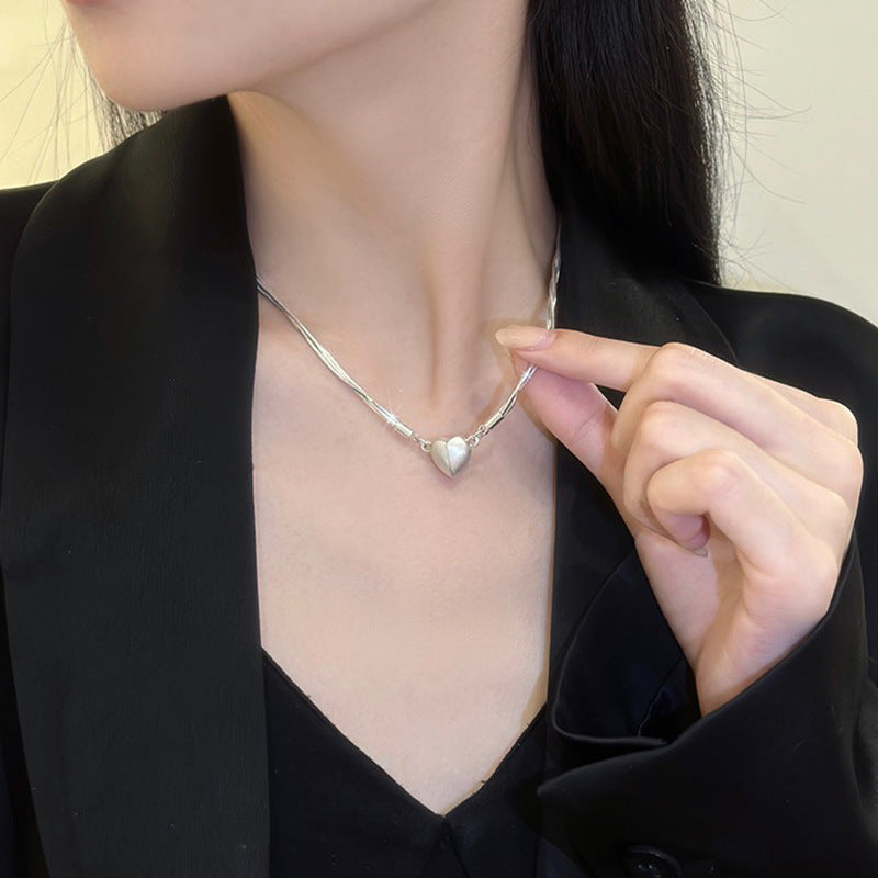 Atractivo Collar Colgante con Imán del Amor