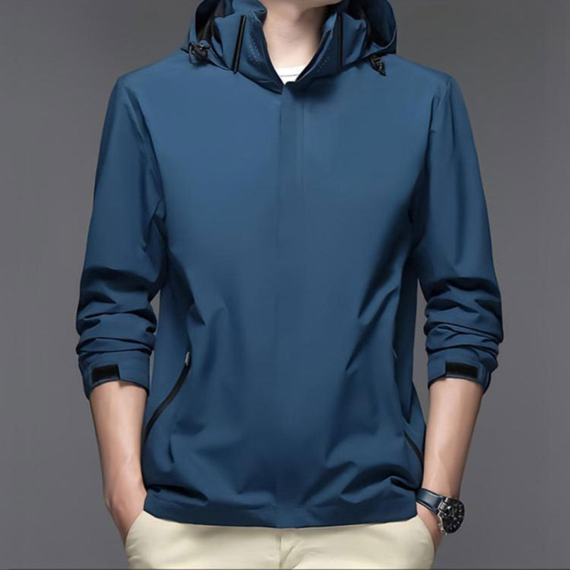 Chaqueta ligera con capucha y cremallera