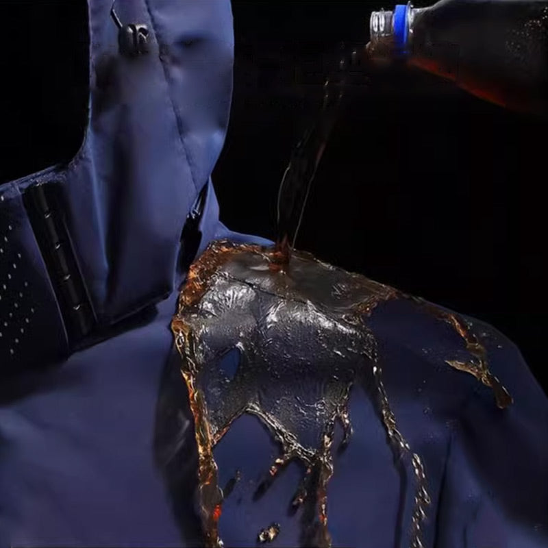 Chaqueta ligera con capucha y cremallera